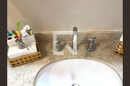 Apartamento à venda com 103m², 3 quartos e 2 vagas Apartamento à venda com 103m², 3 quartos e 2 vagasBanheiro da Suíte