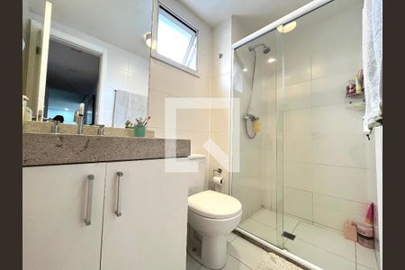 Apartamento à venda com 103m², 3 quartos e 2 vagas Apartamento à venda com 103m², 3 quartos e 2 vagasBanheiro Corredor