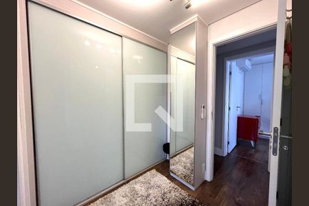 Apartamento à venda com 103m², 3 quartos e 2 vagas Apartamento à venda com 103m², 3 quartos e 2 vagasCloset da suíte