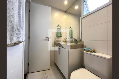 Apartamento à venda com 103m², 3 quartos e 2 vagas Apartamento à venda com 103m², 3 quartos e 2 vagasBanheiro Corredor