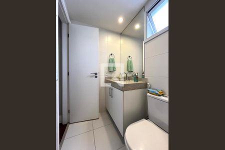 Apartamento à venda com 103m², 3 quartos e 2 vagas Apartamento à venda com 103m², 3 quartos e 2 vagasBanheiro Corredor