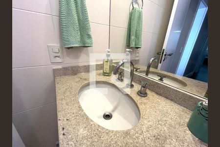 Apartamento à venda com 103m², 3 quartos e 2 vagas Apartamento à venda com 103m², 3 quartos e 2 vagasBanheiro Corredor