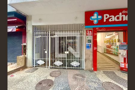 Apartamento à venda com 33m², 1 quarto e sem vaga Apartamento à venda com 33m², 1 quarto e sem vagaFachada com cartaz QA