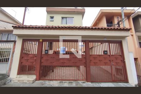 Casa à venda com 245m², 3 quartos e 7 vagas Casa à venda com 245m², 3 quartos e 7 vagasFachada