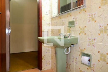 Casa à venda com 245m², 3 quartos e 7 vagas Casa à venda com 245m², 3 quartos e 7 vagasBanheiro Social 2