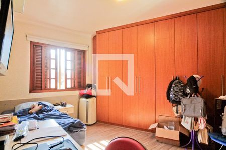 Casa à venda com 212m², 4 quartos e 4 vagasQuarto 2