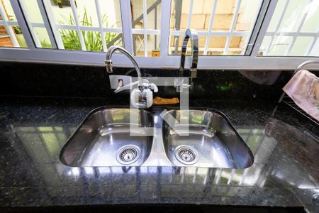 Casa à venda com 200m², 3 quartos e 2 vagas Casa à venda com 200m², 3 quartos e 2 vagasCozinha