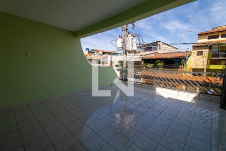 Casa à venda com 200m², 3 quartos e 2 vagas Casa à venda com 200m², 3 quartos e 2 vagasQuarto 1 - Varanda