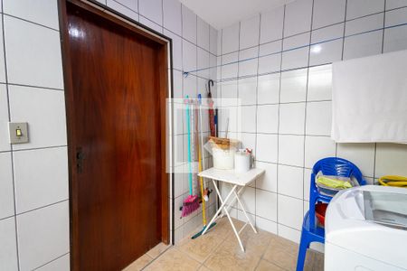 Casa à venda com 200m², 3 quartos e 2 vagas Casa à venda com 200m², 3 quartos e 2 vagasÁrea de serviço