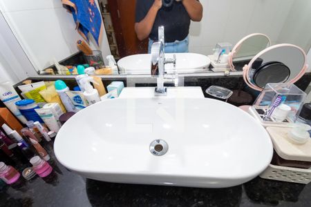 Casa à venda com 200m², 3 quartos e 2 vagas Casa à venda com 200m², 3 quartos e 2 vagasBanheiro 2