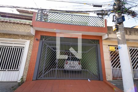 Casa à venda com 200m², 3 quartos e 2 vagas Casa à venda com 200m², 3 quartos e 2 vagasFachada