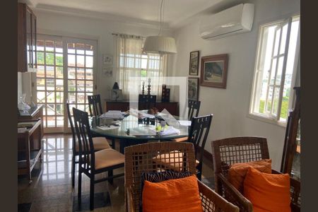 Casa à venda com 274m², 3 quartos e 2 vagas