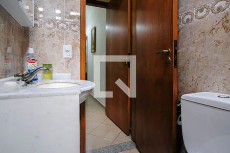 Casa à venda com 257m², 4 quartos e 3 vagasBanheiro suíte 2 casa 1