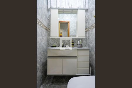 Casa à venda com 257m², 4 quartos e 3 vagasLavabo casa 1