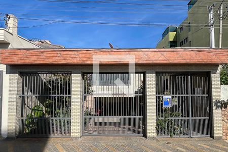 Casa à venda com 257m², 4 quartos e 3 vagasFachada + plaquinha