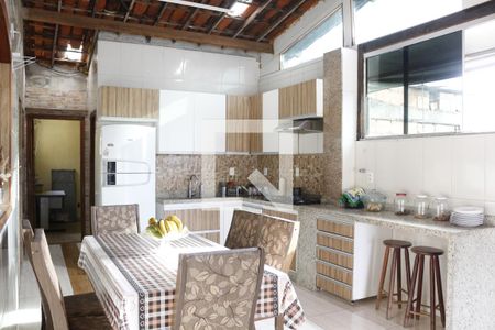 Casa à venda com 244m², 4 quartos e 10 vagasCozinha