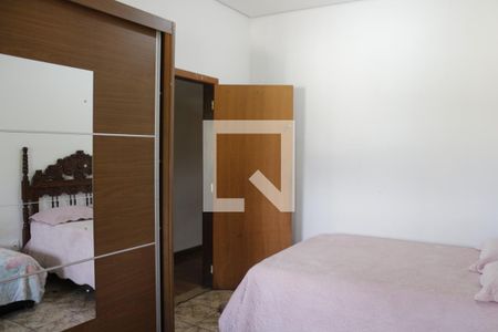 Casa à venda com 244m², 4 quartos e 10 vagasQuarto 2