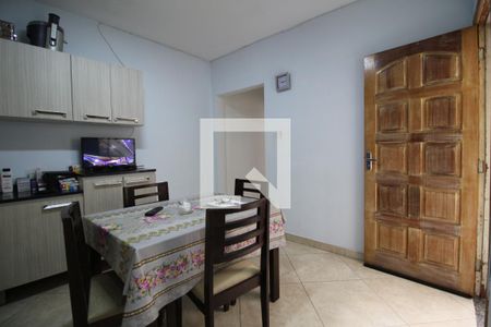 Casa à venda com 180m², 2 quartos e 2 vagasCozinha