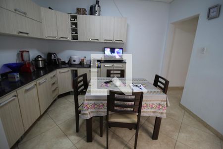 Casa à venda com 180m², 2 quartos e 2 vagasCozinha
