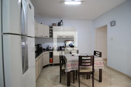 Casa à venda com 180m², 2 quartos e 2 vagasCozinha