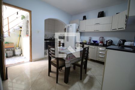 Casa à venda com 180m², 2 quartos e 2 vagasCozinha