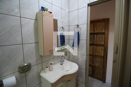Casa à venda com 180m², 2 quartos e 2 vagasBanheiro 3