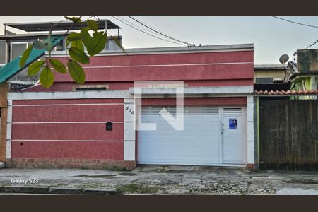 Casa à venda com 230m², 4 quartos e 2 vagas Casa à venda com 230m², 4 quartos e 2 vagasFachada
