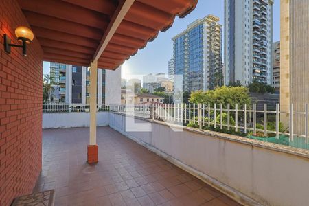 Apartamento à venda com 212m², 4 quartos e 2 vagas Apartamento à venda com 212m², 4 quartos e 2 vagasCobertura