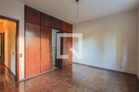 Apartamento à venda com 212m², 4 quartos e 2 vagas Apartamento à venda com 212m², 4 quartos e 2 vagasQuarto 3 - Suíte