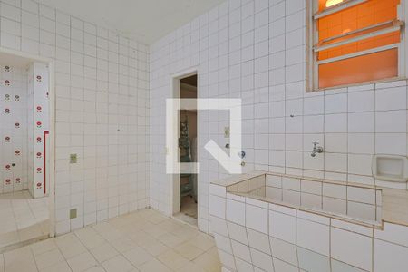 Apartamento à venda com 212m², 4 quartos e 2 vagas Apartamento à venda com 212m², 4 quartos e 2 vagasÁrea de Serviço