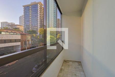 Apartamento à venda com 212m², 4 quartos e 2 vagas Apartamento à venda com 212m², 4 quartos e 2 vagasQuarto 3 - Suíte