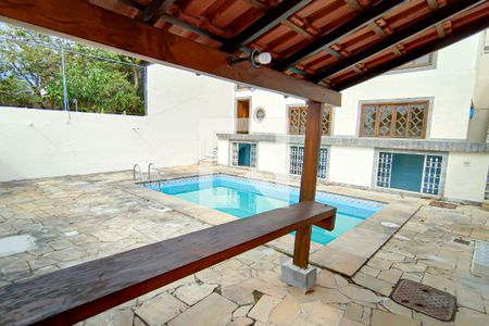 Casa à venda com 200m², 3 quartos e 4 vagas Casa à venda com 200m², 3 quartos e 4 vagasÁrea comum
