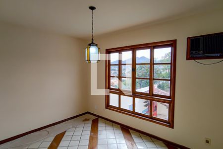 Casa à venda com 200m², 3 quartos e 4 vagas Casa à venda com 200m², 3 quartos e 4 vagasQuarto 2