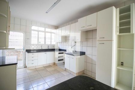 Casa para alugar com 194m², 4 quartos e 4 vagas Casa para alugar com 194m², 4 quartos e 4 vagasCozinha