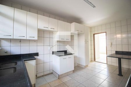 Casa para alugar com 194m², 4 quartos e 4 vagas Casa para alugar com 194m², 4 quartos e 4 vagasCozinha