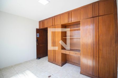 Casa para alugar com 194m², 4 quartos e 4 vagas Casa para alugar com 194m², 4 quartos e 4 vagasQuarto 2