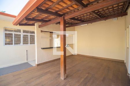 Casa para alugar com 194m², 4 quartos e 4 vagas Casa para alugar com 194m², 4 quartos e 4 vagasÁrea externa