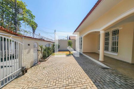 Casa para alugar com 194m², 4 quartos e 4 vagas Casa para alugar com 194m², 4 quartos e 4 vagasÁrea externa