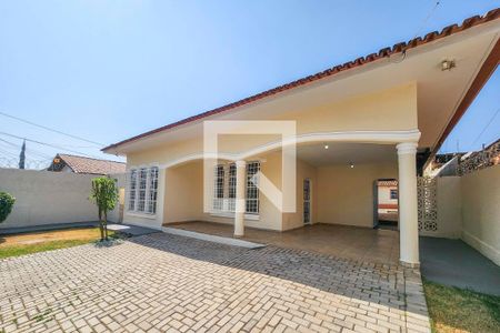 Casa para alugar com 194m², 4 quartos e 4 vagas Casa para alugar com 194m², 4 quartos e 4 vagasÁrea externa