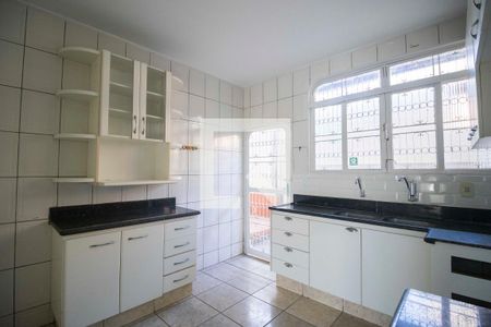 Casa para alugar com 194m², 4 quartos e 4 vagas Casa para alugar com 194m², 4 quartos e 4 vagasCozinha