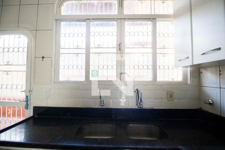 Casa para alugar com 194m², 4 quartos e 4 vagas Casa para alugar com 194m², 4 quartos e 4 vagasCozinha