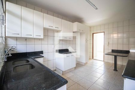 Casa para alugar com 194m², 4 quartos e 4 vagas Casa para alugar com 194m², 4 quartos e 4 vagasCozinha