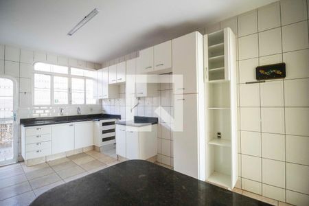 Casa para alugar com 194m², 4 quartos e 4 vagas Casa para alugar com 194m², 4 quartos e 4 vagasCozinha