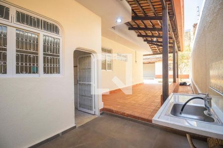 Casa para alugar com 194m², 4 quartos e 4 vagas Casa para alugar com 194m², 4 quartos e 4 vagasLavanderia