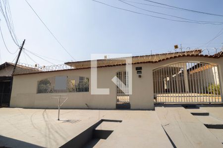 Casa para alugar com 194m², 4 quartos e 4 vagas Casa para alugar com 194m², 4 quartos e 4 vagasFachada