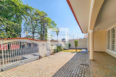 Casa para alugar com 194m², 4 quartos e 4 vagas Casa para alugar com 194m², 4 quartos e 4 vagasÁrea externa