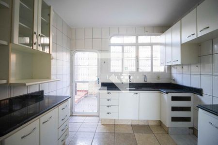 Casa para alugar com 194m², 4 quartos e 4 vagas Casa para alugar com 194m², 4 quartos e 4 vagasCozinha