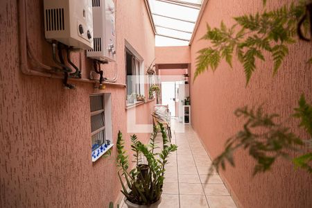 Casa à venda com 160m², 3 quartos e 4 vagas Casa à venda com 160m², 3 quartos e 4 vagasCorredor