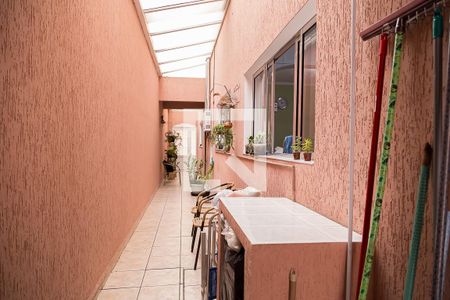 Casa à venda com 160m², 3 quartos e 4 vagas Casa à venda com 160m², 3 quartos e 4 vagasCorredor