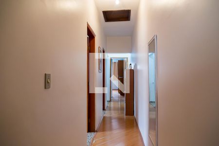 Casa à venda com 160m², 3 quartos e 4 vagas Casa à venda com 160m², 3 quartos e 4 vagasCorredor